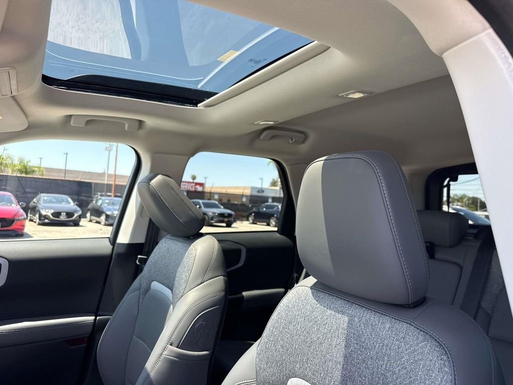 Used 2025 Oxford White Ford Badlands image 24