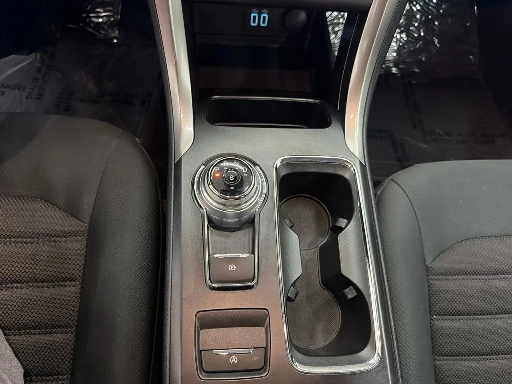 Used 2019 Silver Ford SE image 18