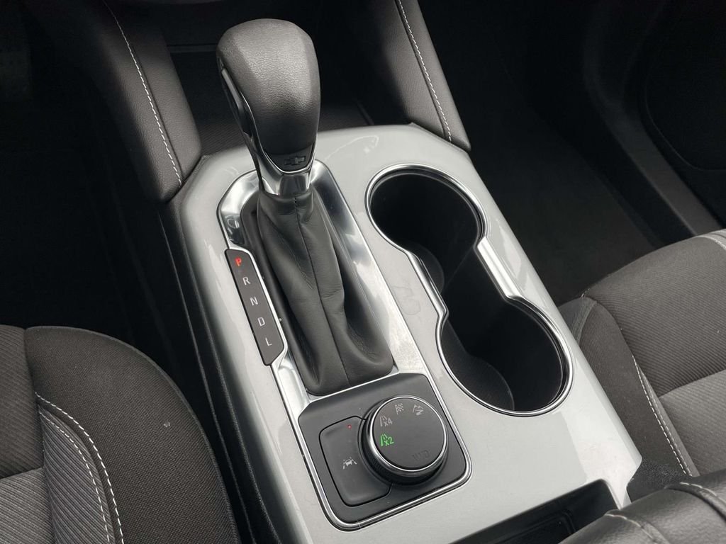 Used 2025 Sterling Gray Metallic Chevrolet LT image 20