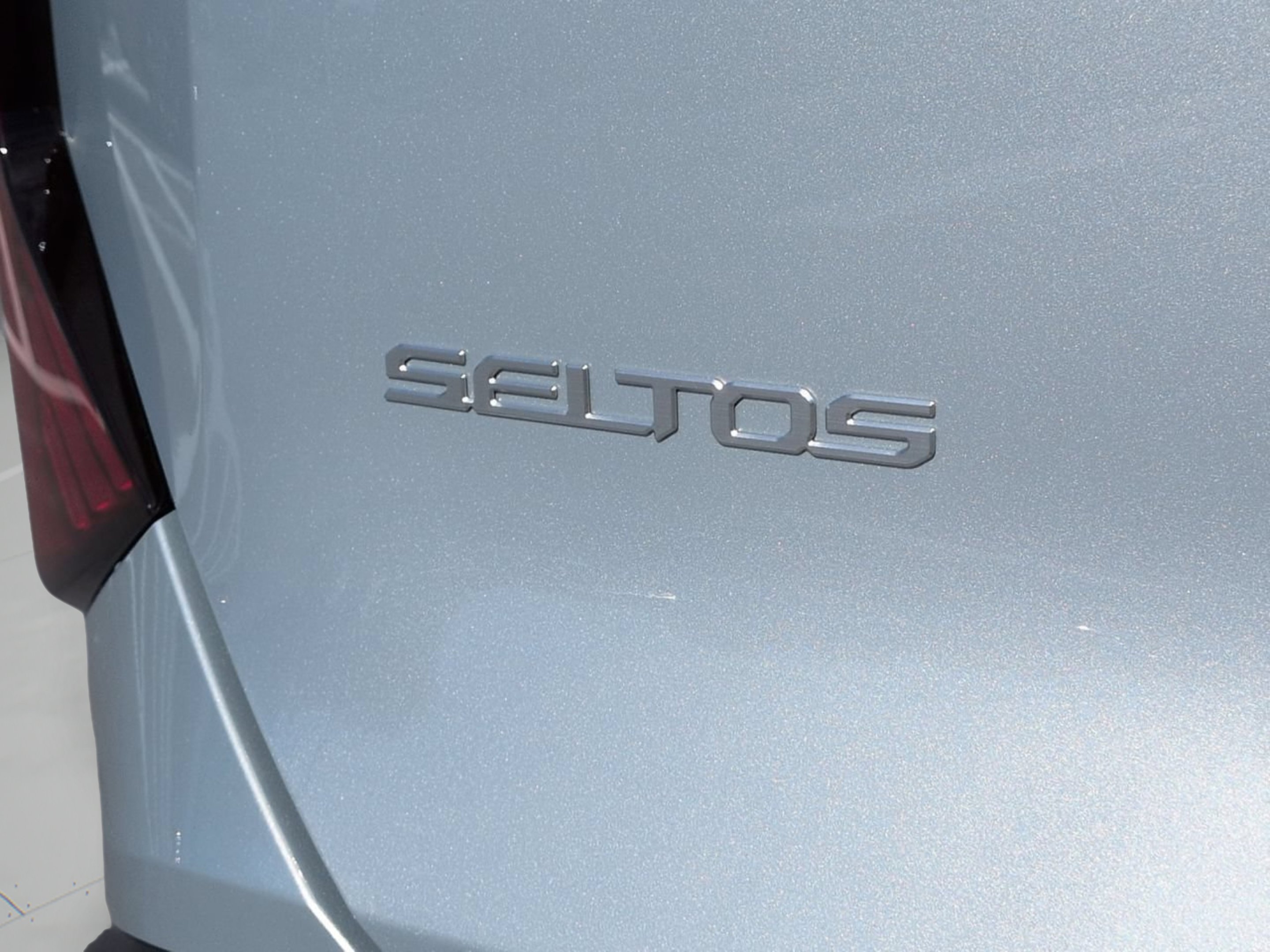 New 2027 Ivory Silver Kia S image 54