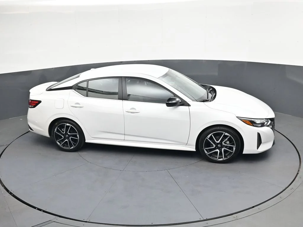 Used 2025 White Nissan SR image 33