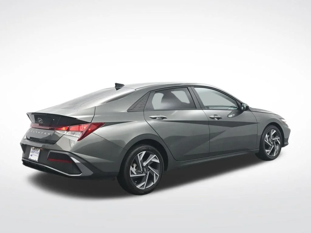 Used 2025 Amazon Gray Hyundai SEL Sport image 6
