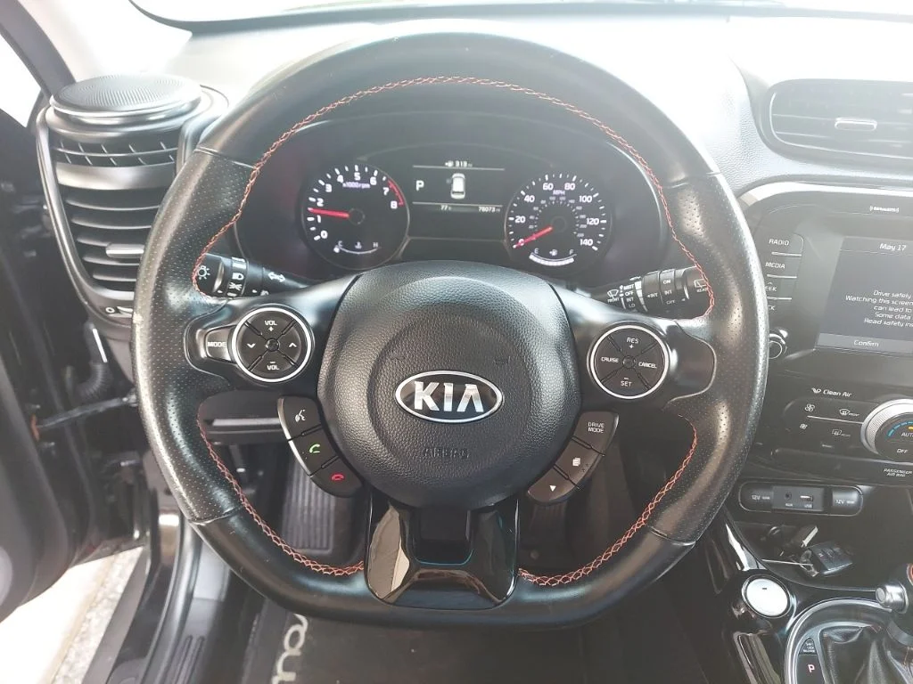 Used 2018 Black Kia Exclaim image 11