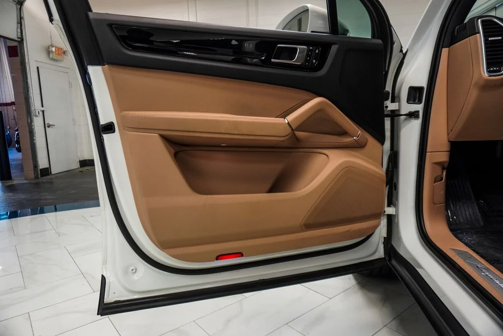 Used 2023 White Porsche Base image 23
