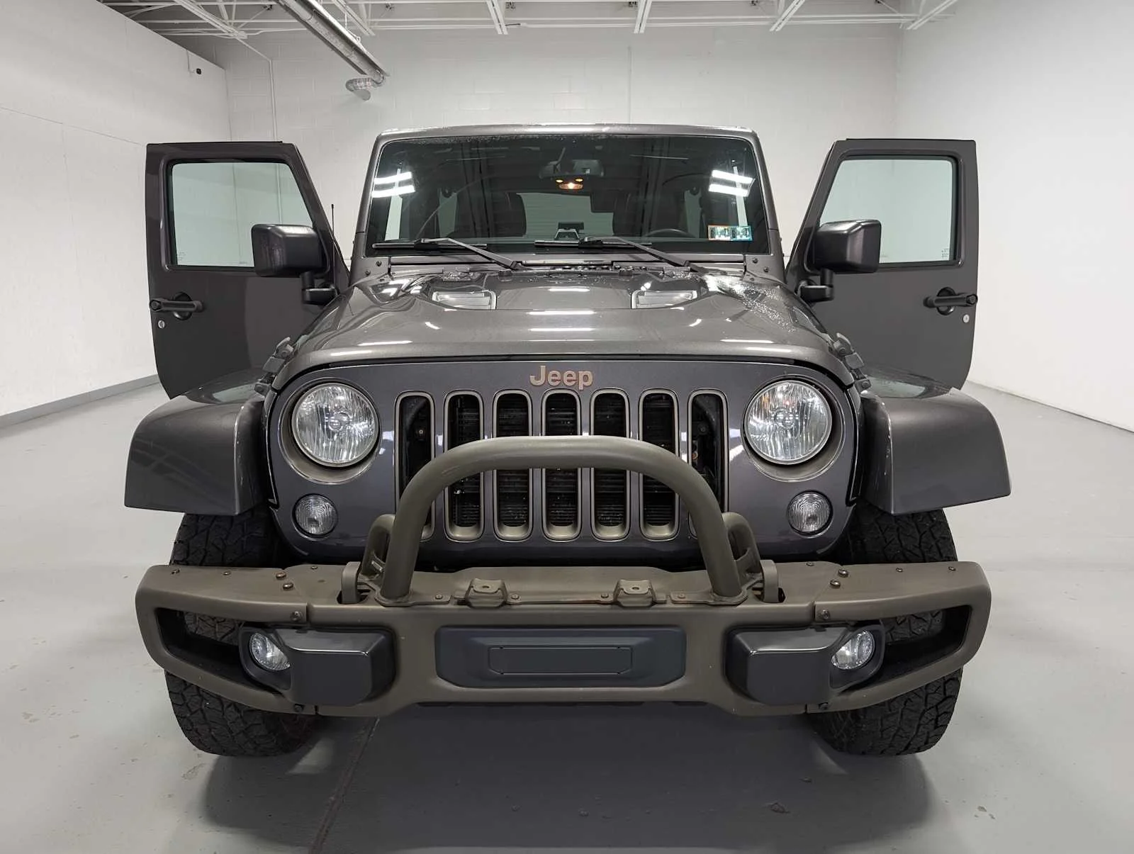Used 2016 Granite Crystal Metallic Clearcoat Jeep 75th Anniversary image 14