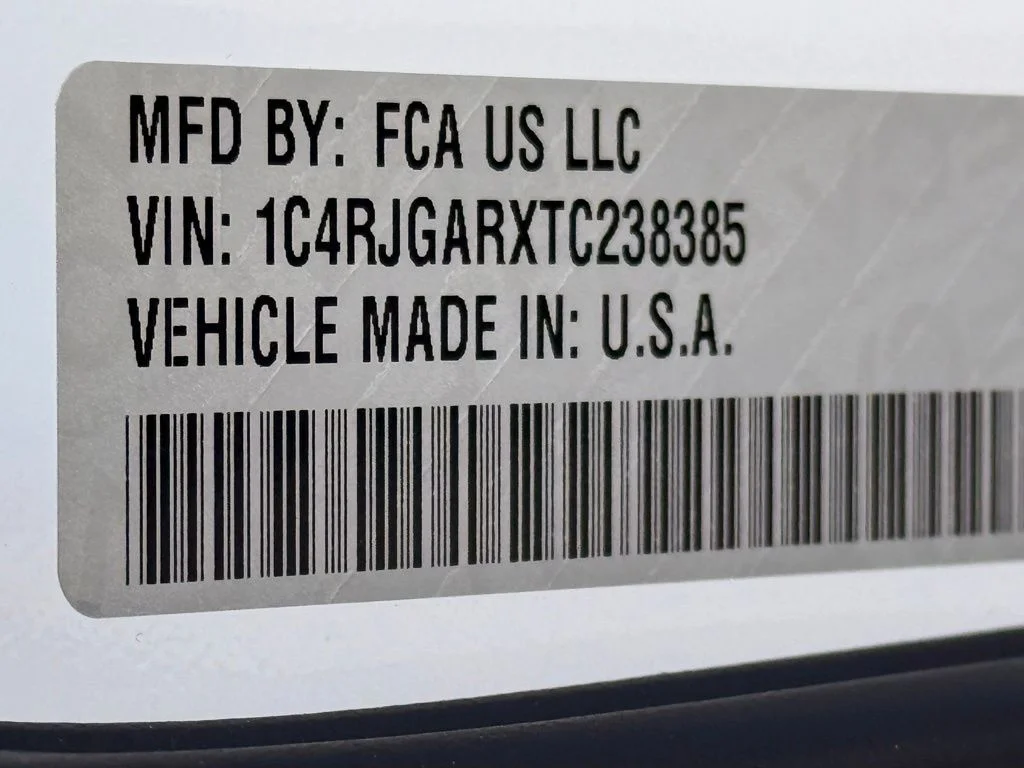 New 2026 Bright White Clear-Coat Exterior Paint Jeep Altitude image 37