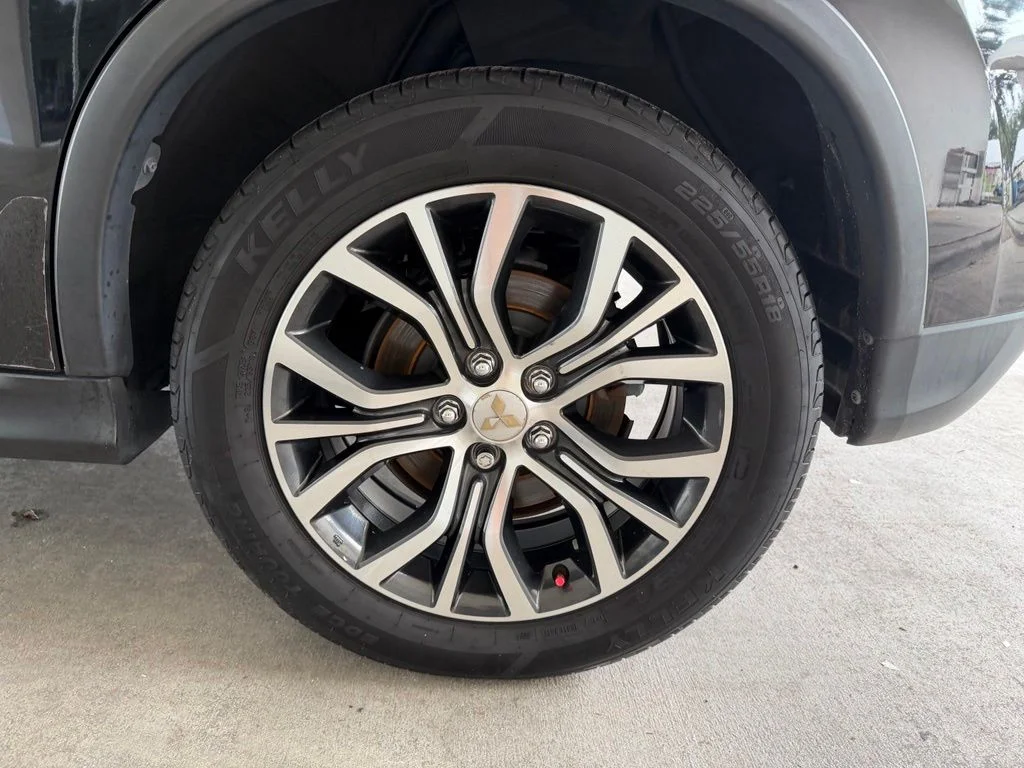 Used 2019 Black Mitsubishi 2.0 SP image 13
