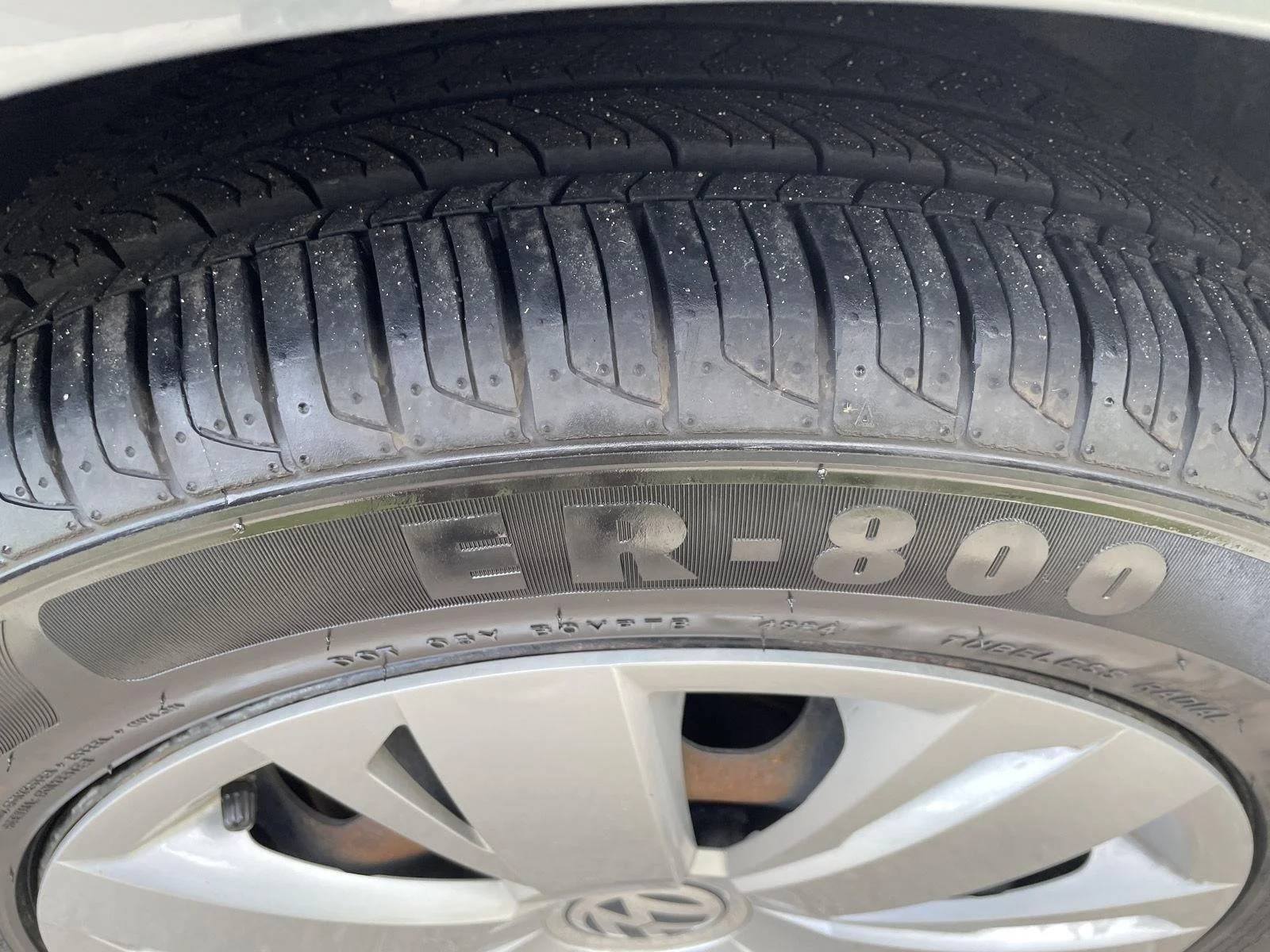 Used 2014 Platinum Gray Metallic Volkswagen SE image 8