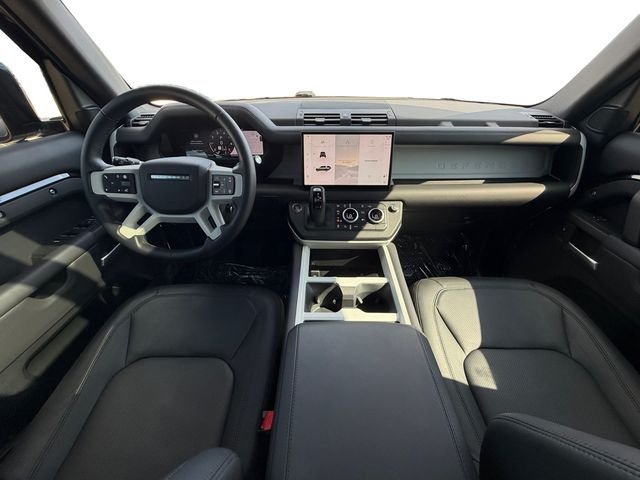 Used 2025 Black Land Rover X-Dynamic SE image 12