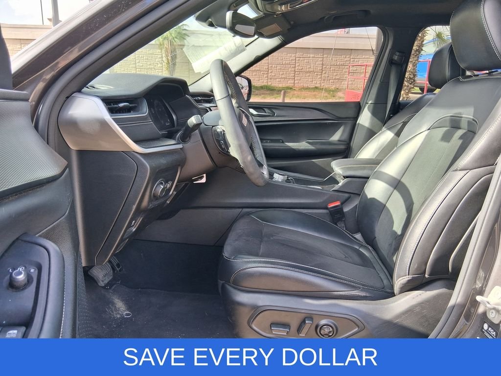 Used 2024 Gray Jeep Altitude X image 9