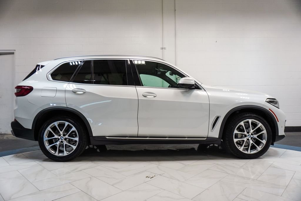 Used 2023 White BMW sDrive40i image 35