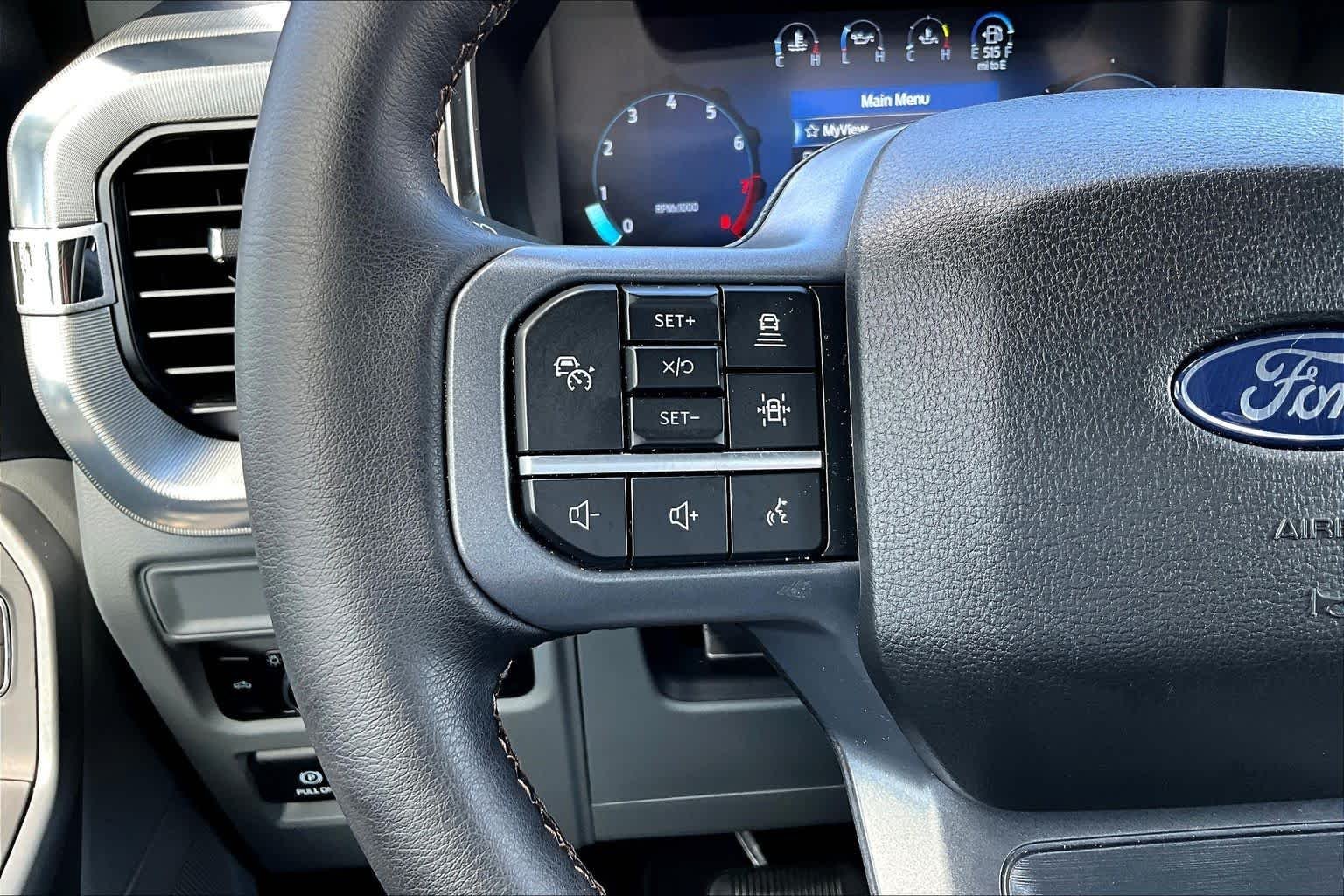 Used 2025 Carbonized Gray Metallic Ford LARIAT image 40