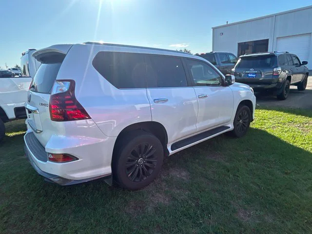 Used 2020  Lexus 460 image 3