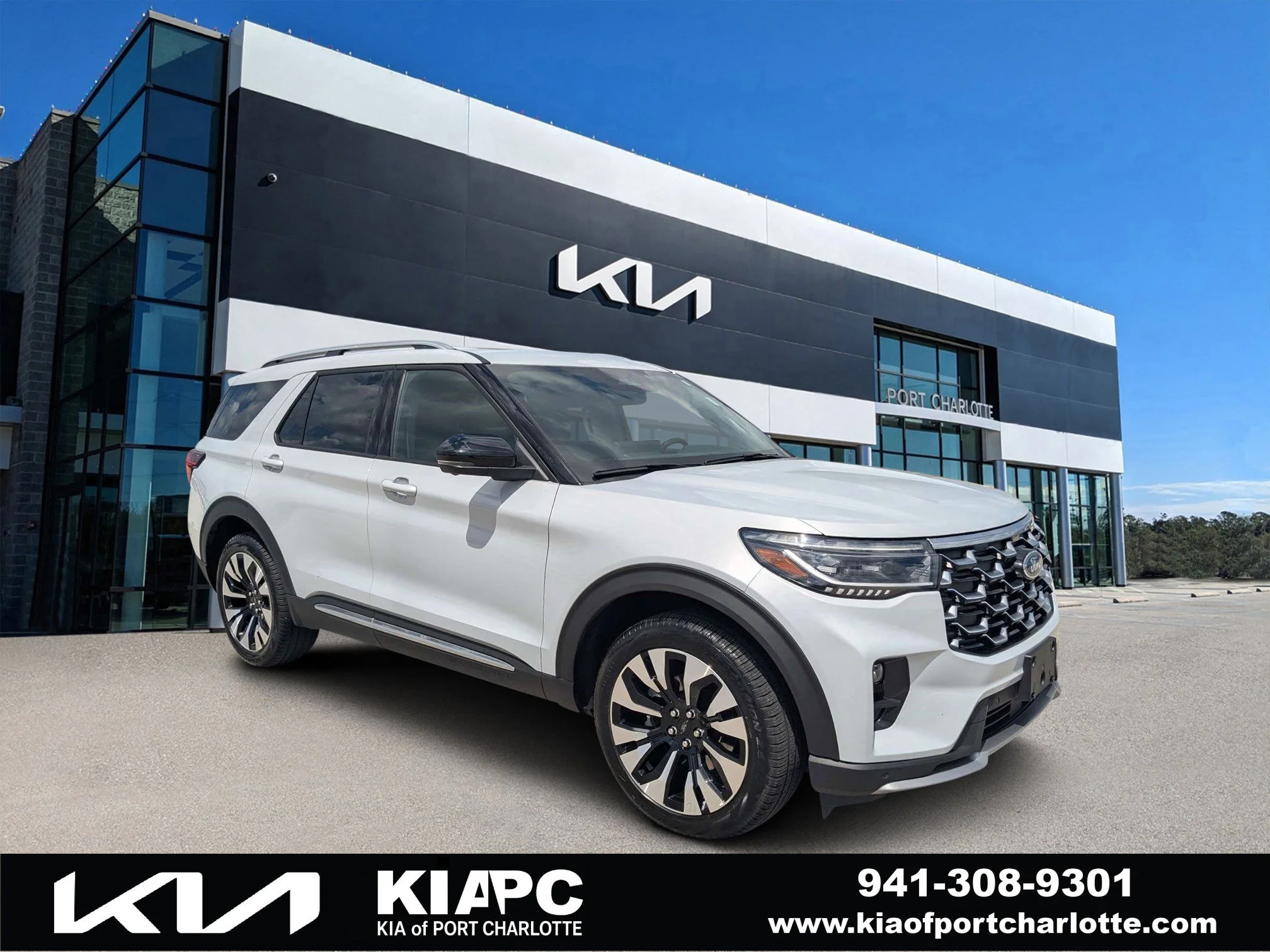2025 Ford Explorer Platinum 4WD (PL535)'s photo