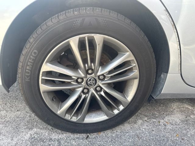 Used 2015 Silver Toyota SE image 10