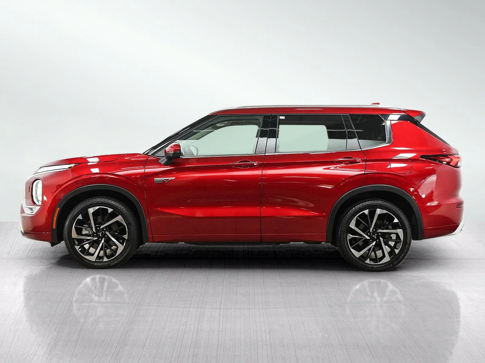 Used 2025 Mitsubishi Outlander Plug-in Hybrid SEL with VIN JA4T5WA94SZ047765 for sale in Burnsville, Minnesota