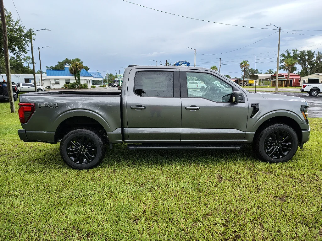 New 2026 Carbonized Gray Metallic Ford XLT CREW CAB 4X4 5.0 image 7