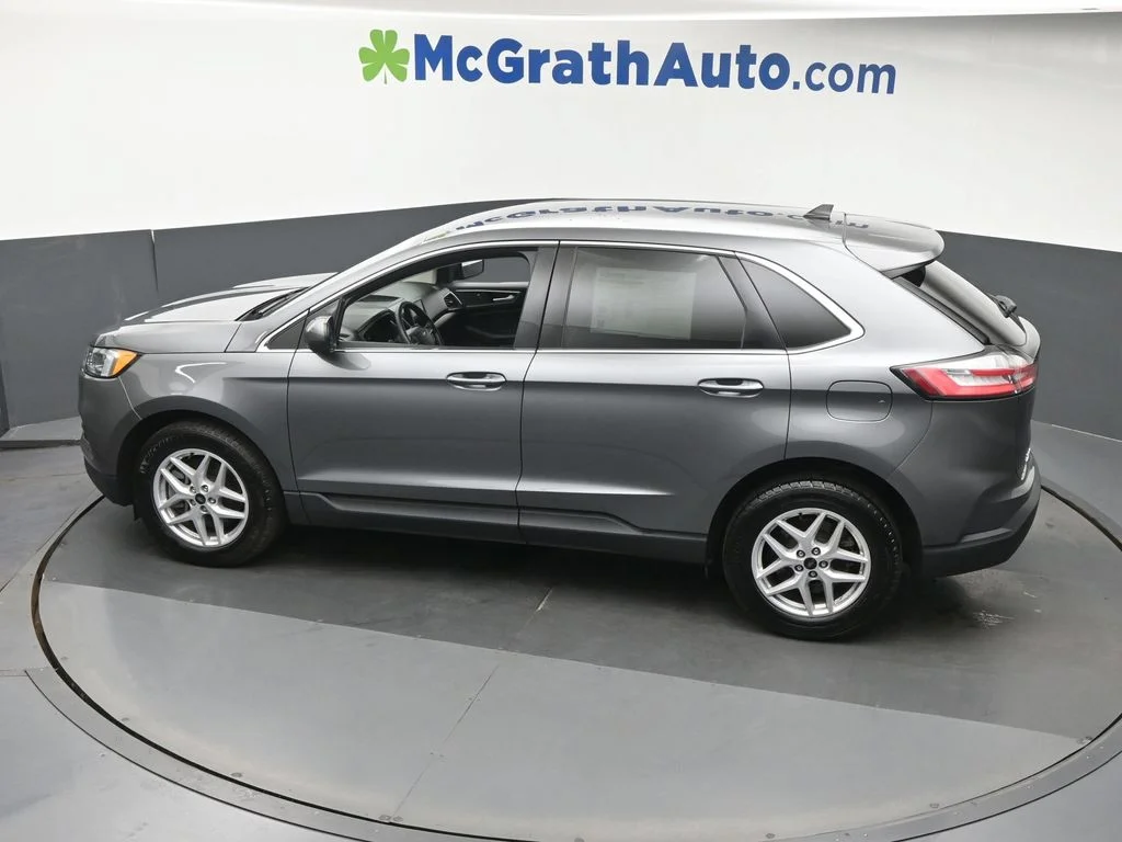 Used 2024 Gray Ford SEL image 24