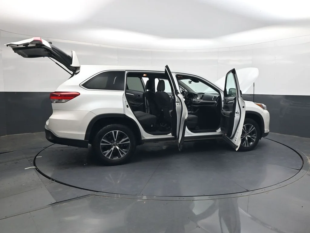 Used 2018 Blizzard Pearl Toyota LE image 35
