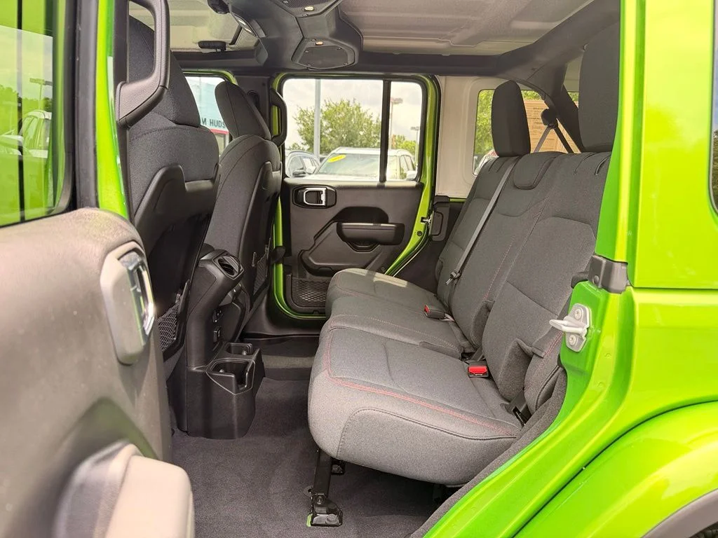 Used 2025  Jeep Rubicon image 20