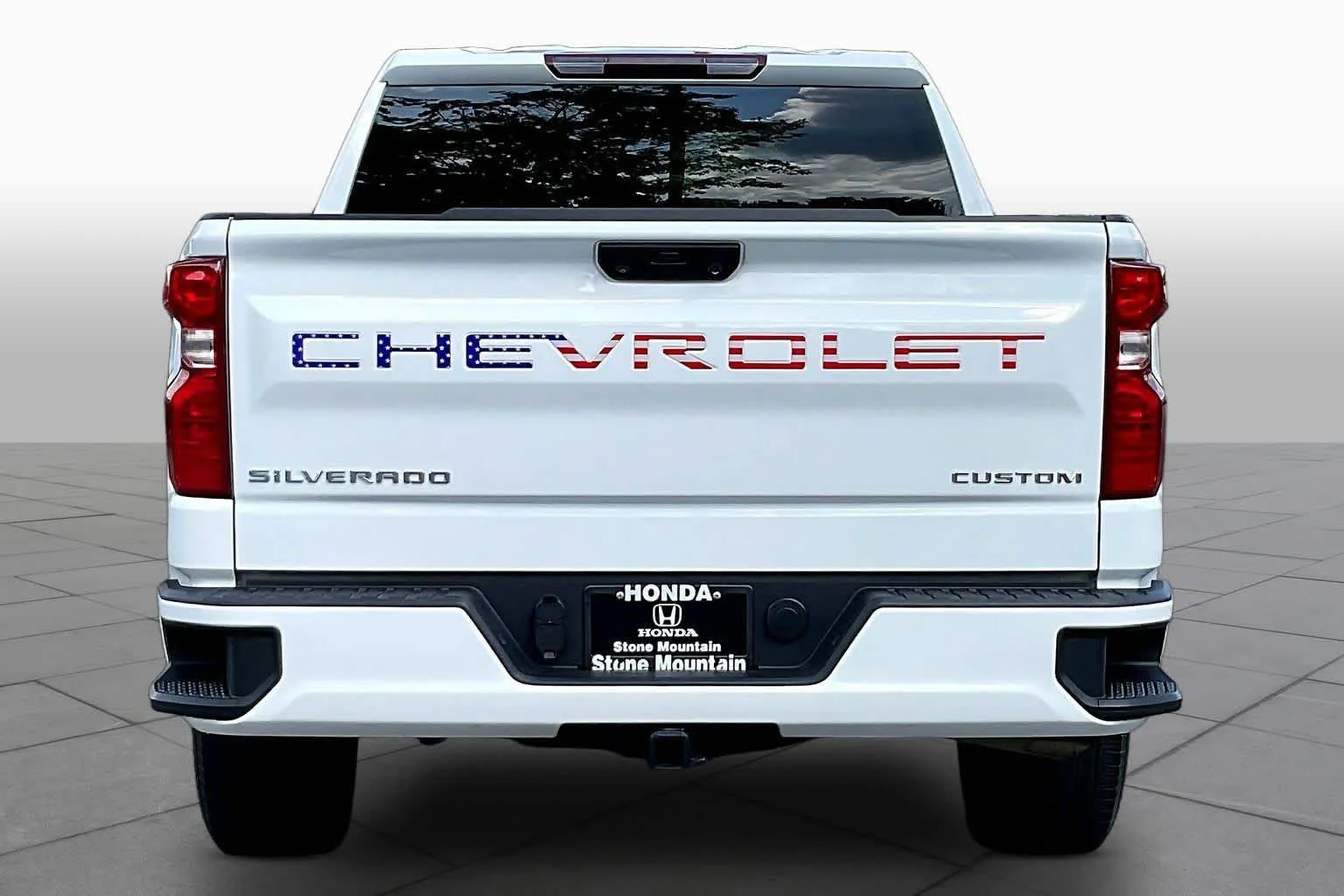 Used 2024 Summit White Chevrolet Custom image 9
