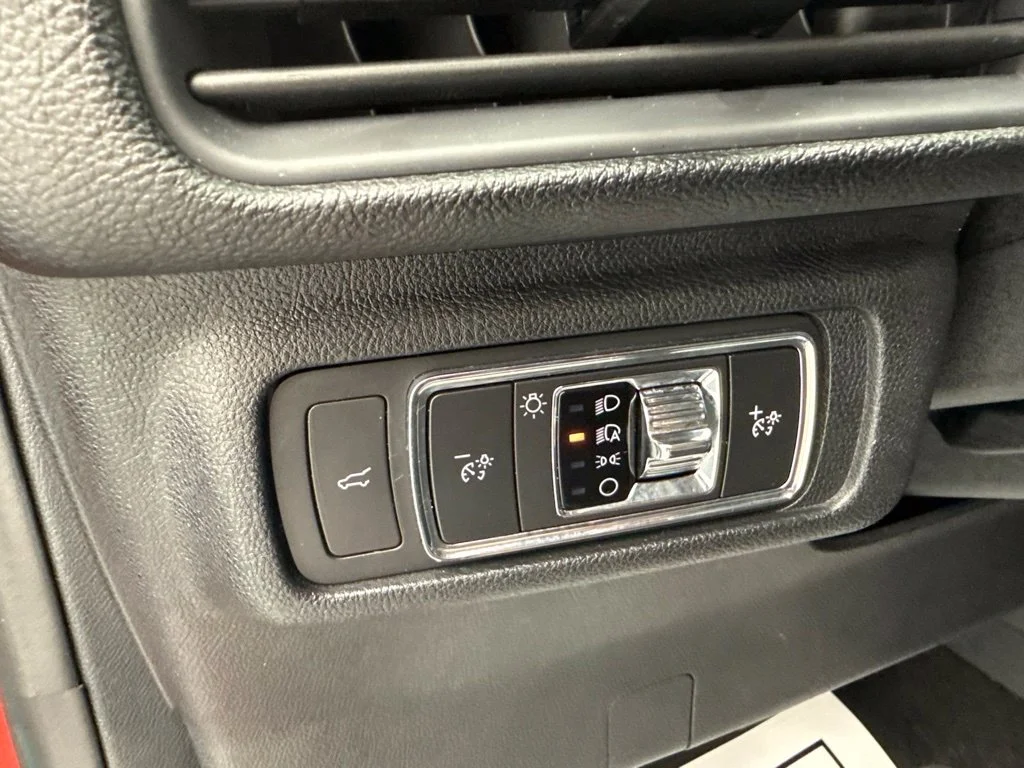 Used 2022 Red Lincoln Standard image 18