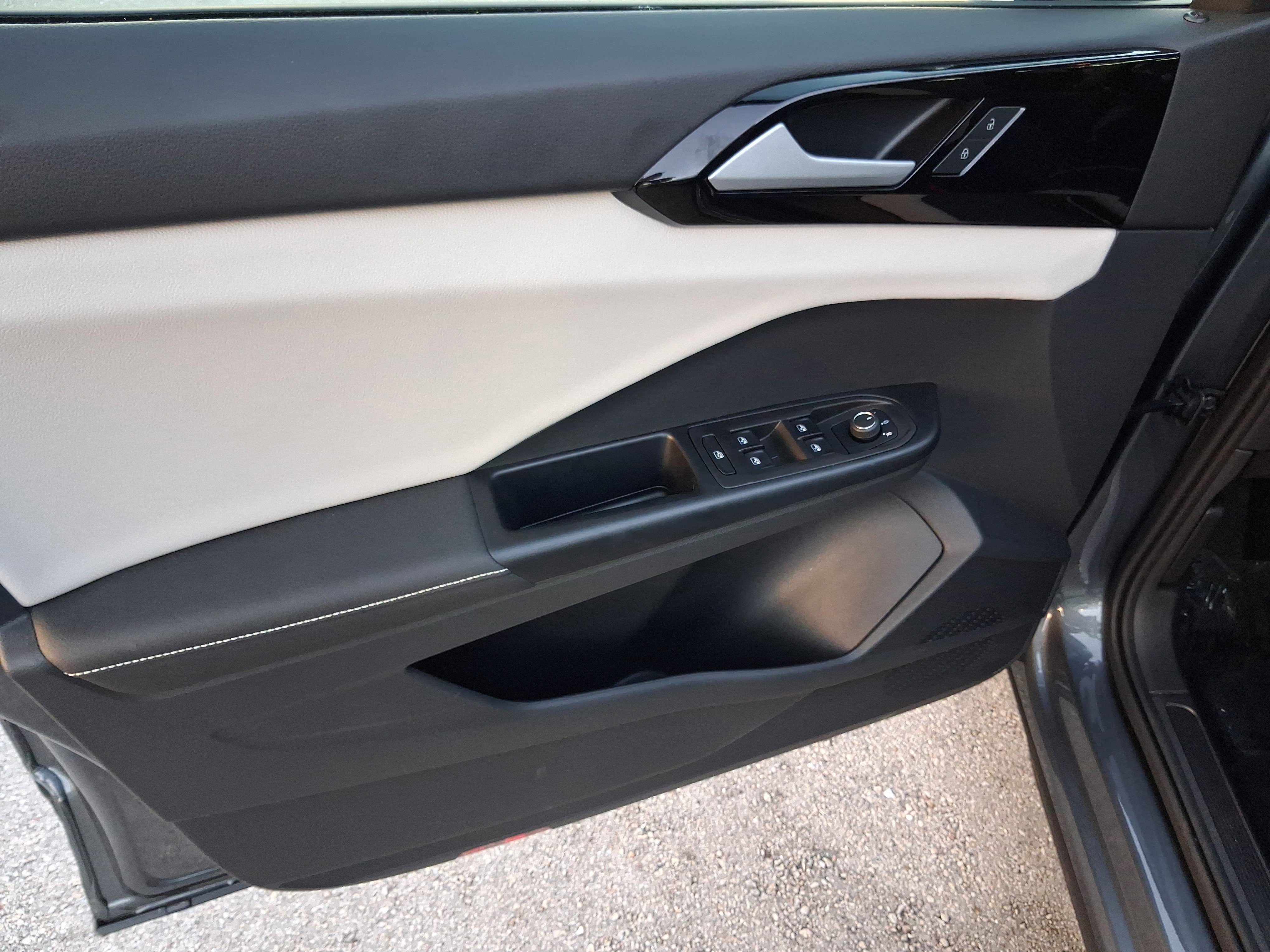 2025 Volkswagen Taos S - Photo 15