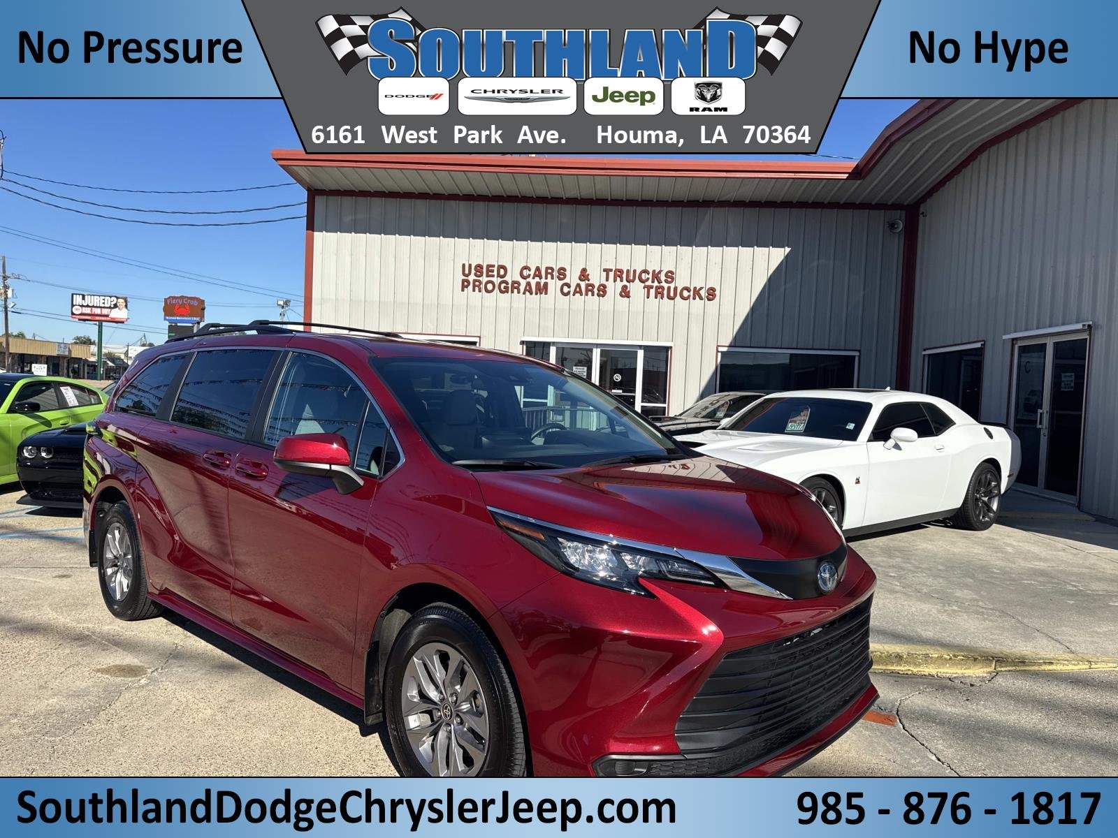2025 Toyota Sienna LE 8-Passenger Hybrid FWD's photo