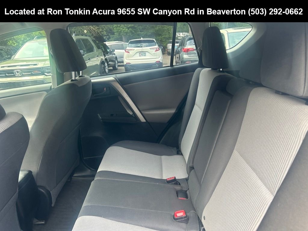 Used 2014 Classic Silver Metallic Toyota LE image 11