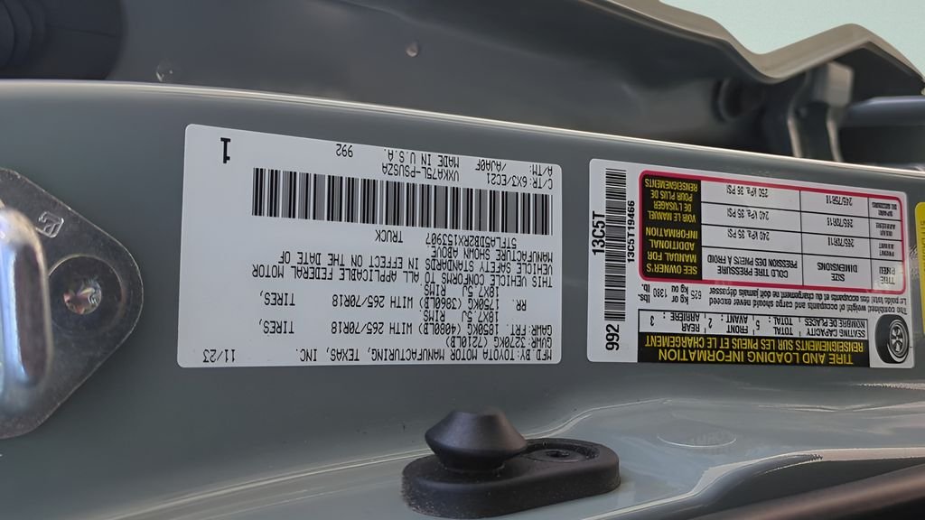 Used 2024  Toyota SR5 image 33
