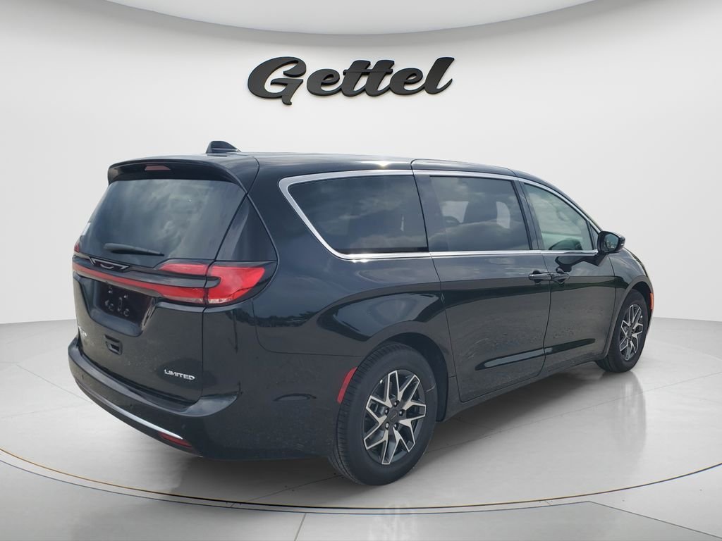 New 2027 Diamond Black Crystal Pearl-Coat Exterior Paint Chrysler Limited image 5