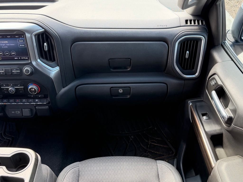 Used 2021 White Chevrolet LT image 18