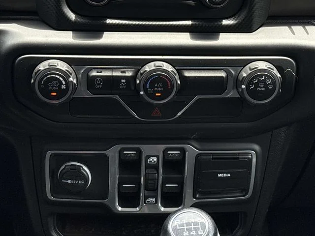 Used 2018 Gray Jeep Unlimited Sport S image 19