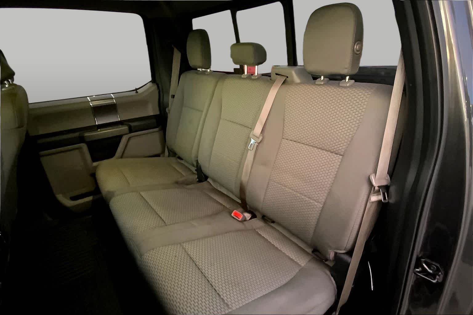 Used 2015 Magnetic Metallic Ford XLT image 18