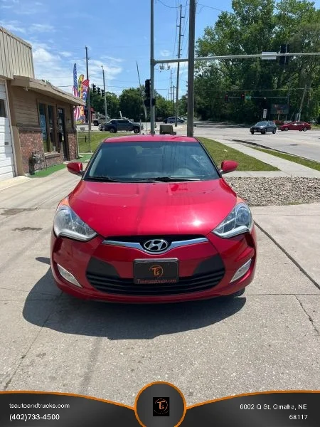 Used 2017 Red Hyundai Coupe 3D image 8