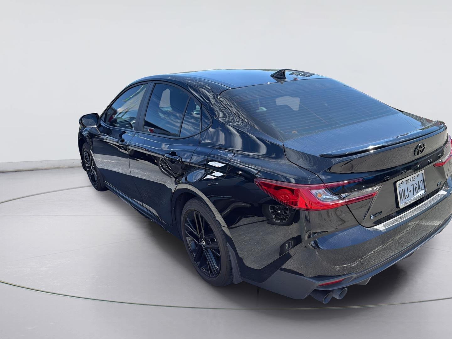 2025 Toyota Camry photo 3 of 4