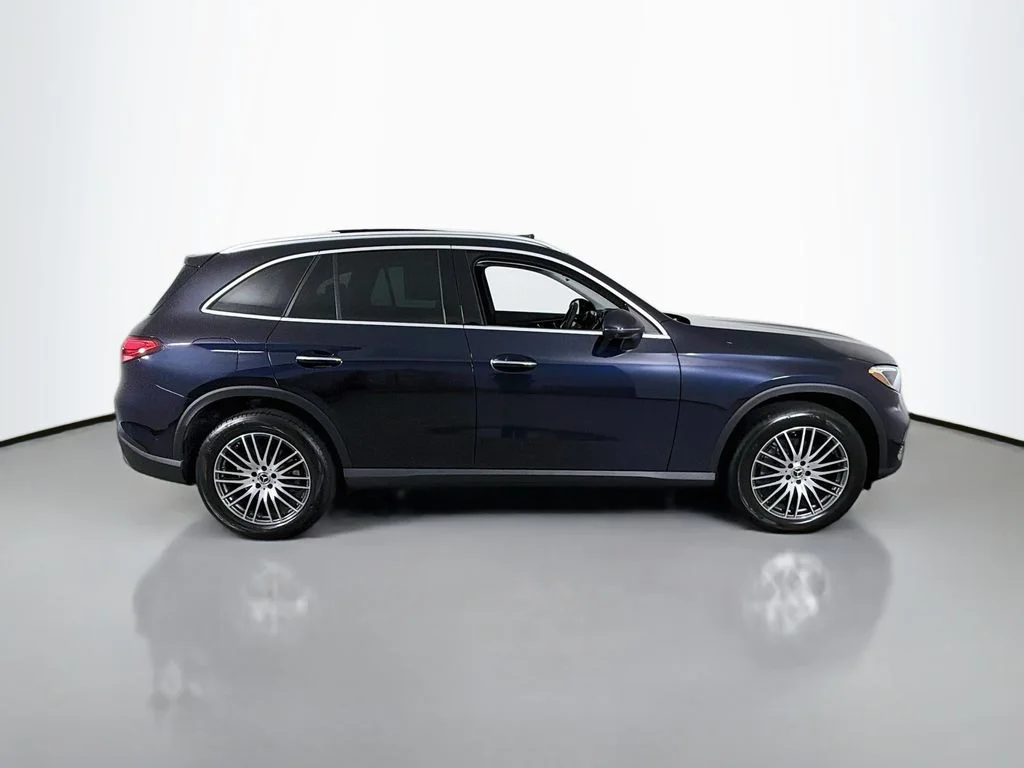 Used 2024 Nautical Blue Metallic Mercedes-Benz 300 image 8