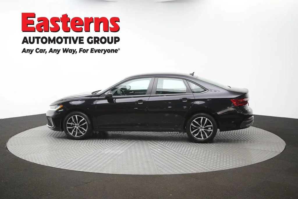 Used 2025 Black Volkswagen 1.5T SE image 59