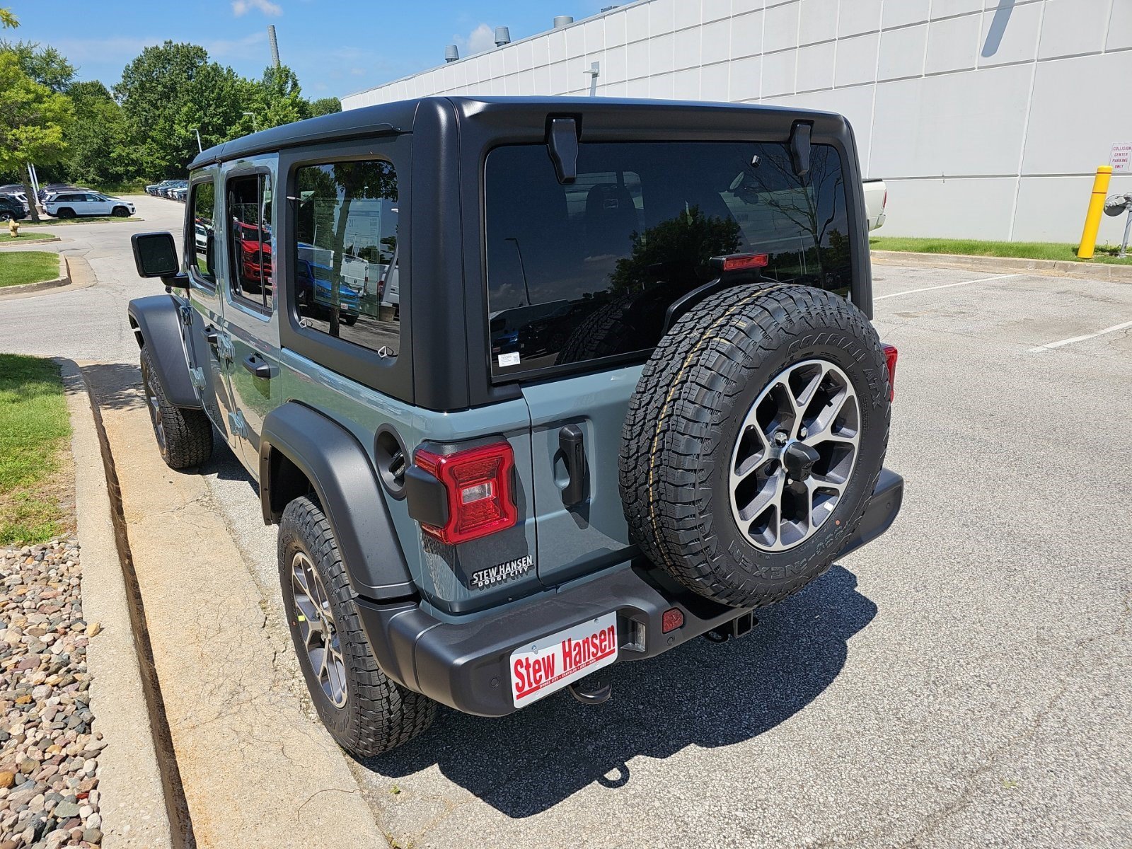 New 2026 Anvil Clearcoat Jeep Sport S image 3