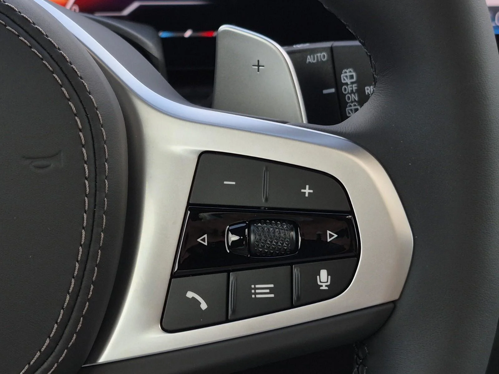 New 2026 Carbon Black Metallic BMW xDrive40i image 23