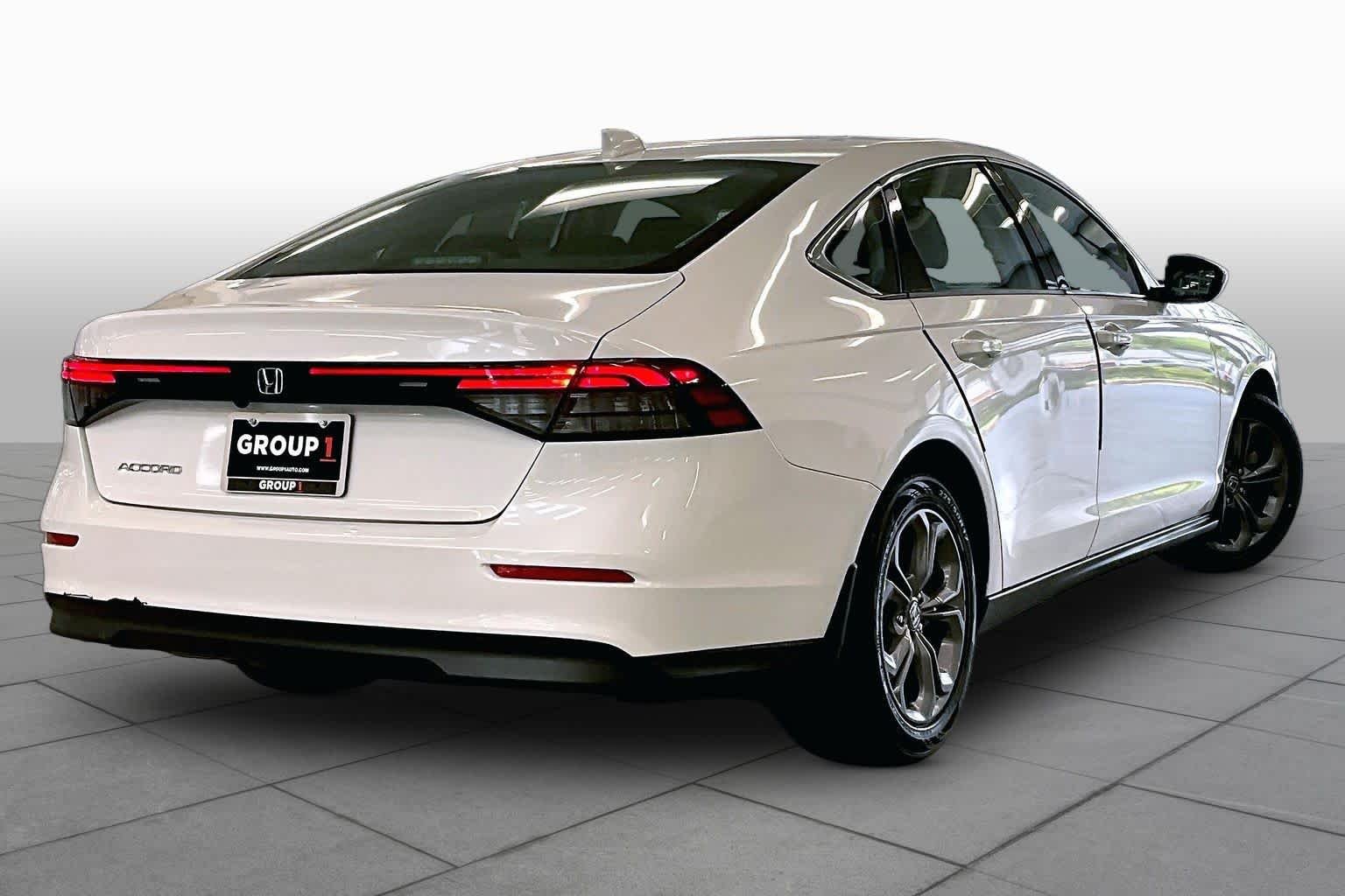 Used 2024 Platinum White Pearl Honda EX image 13