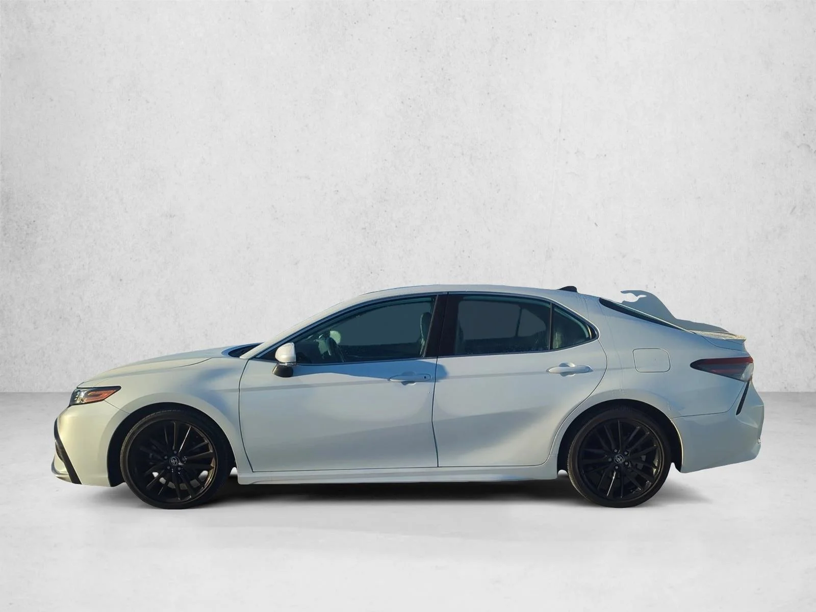 Used 2021 Wind Chill Pearl Toyota XSE image 5