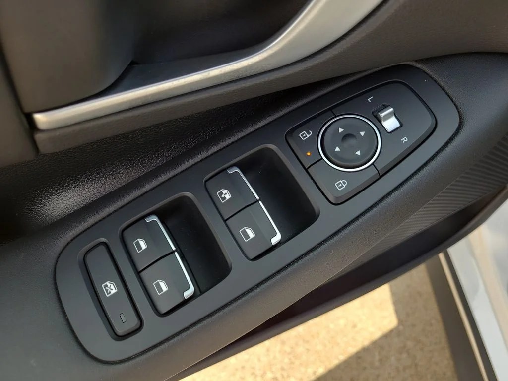 Used 2026 White Hyundai Blue image 19