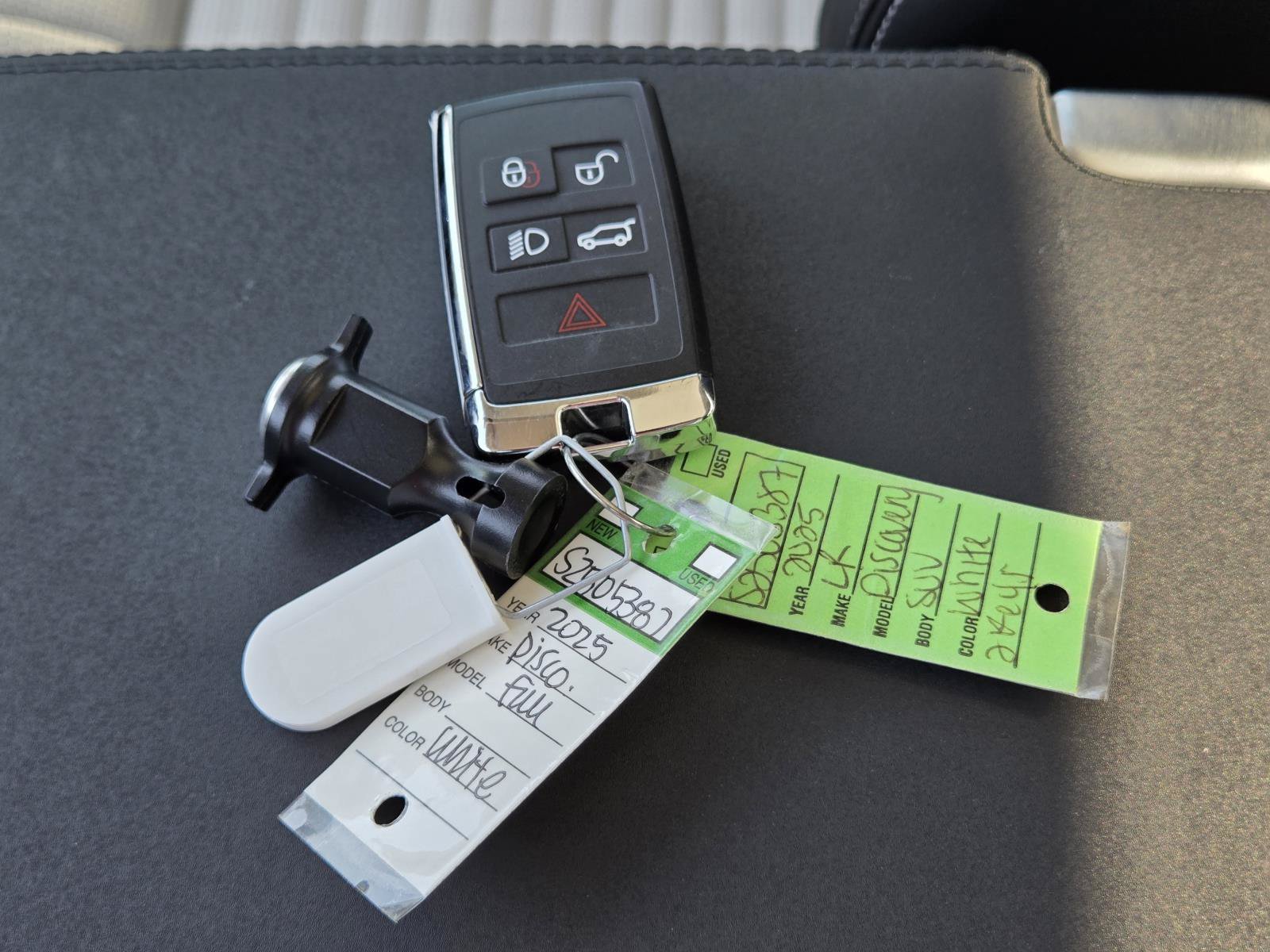 Used 2025 Fuji White Land Rover S image 40