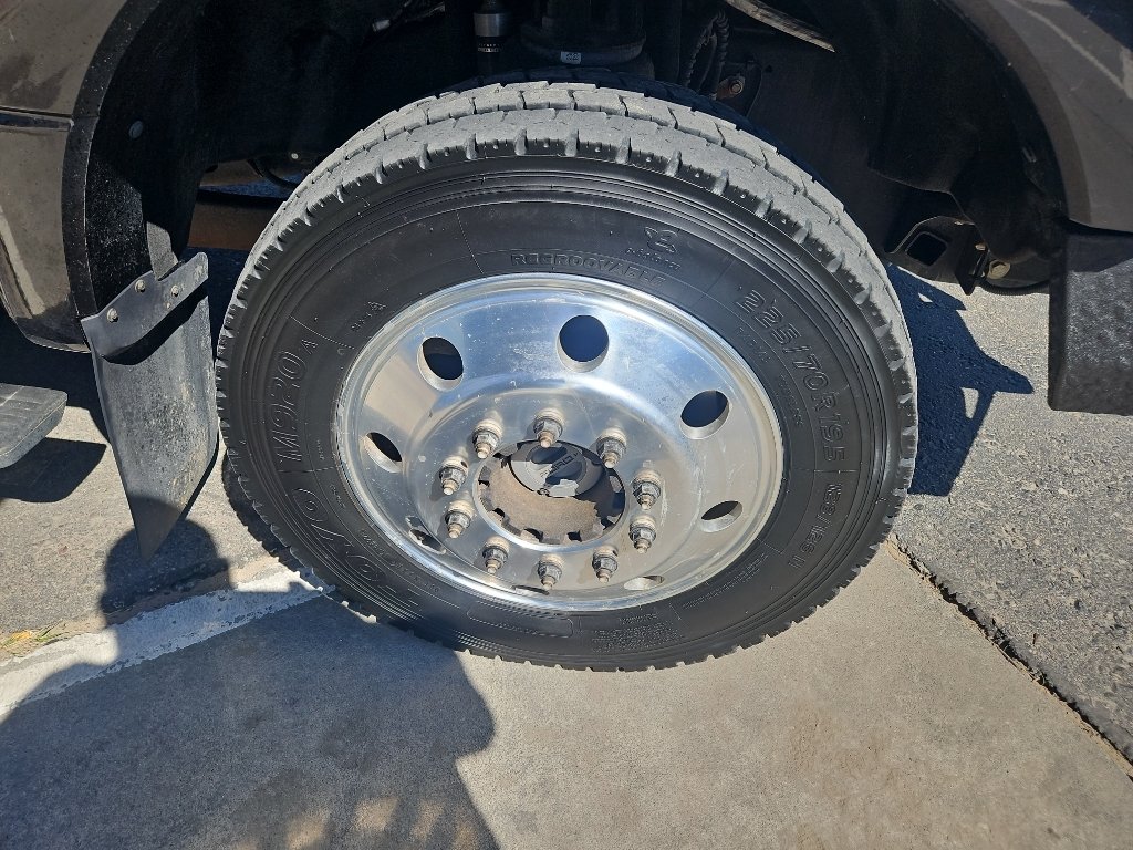 Used 2017 Shadow Black Ford Platinum image 33