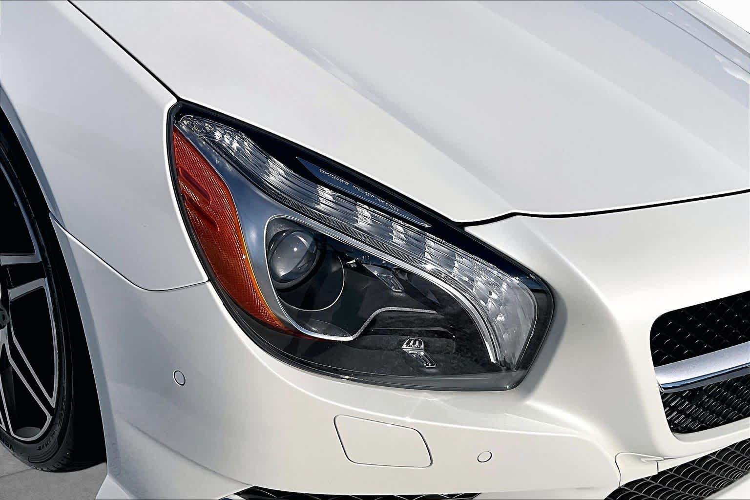 Used 2015 designo Diamond White Metallic Mercedes-Benz SL 550 image 25