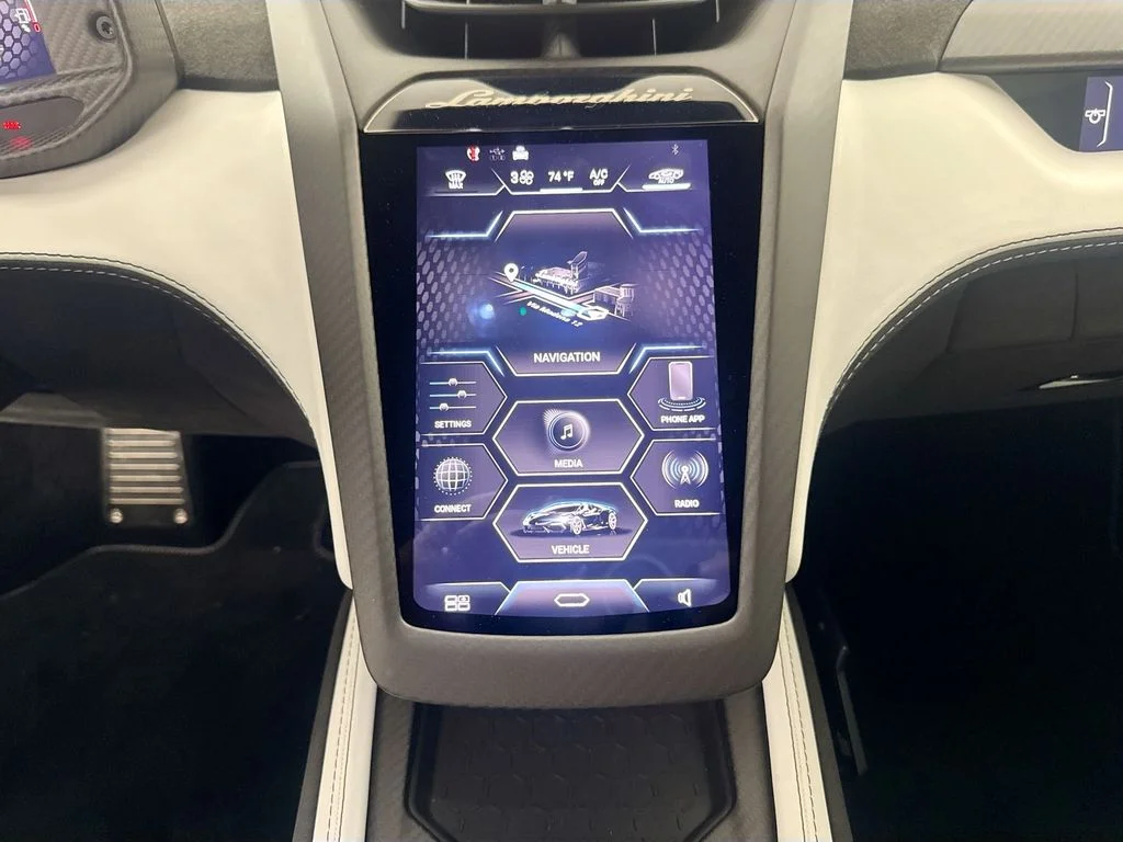 Used 2024  Lamborghini  image 15