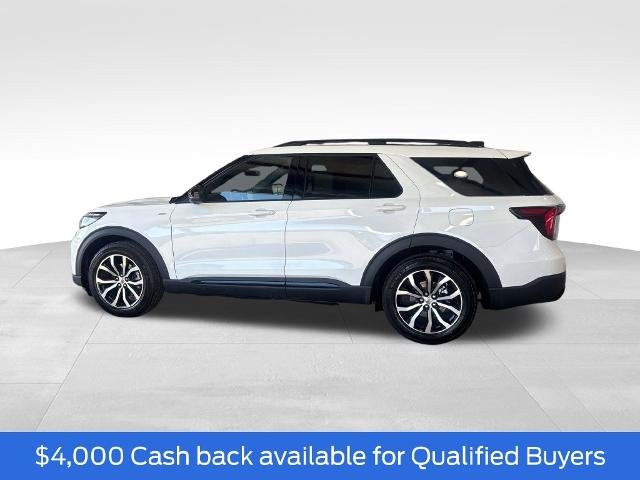 New 2026 Star White Metallic Tri-Coat Ford ST-Line image 2