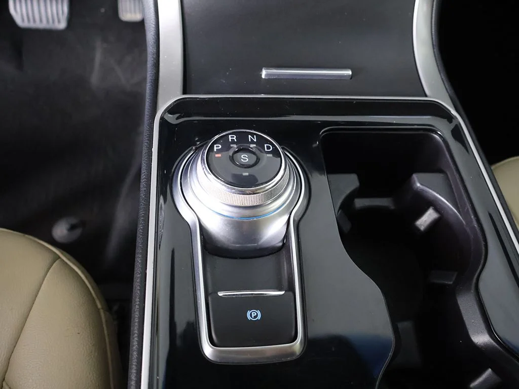 Used 2019 White Ford SEL image 42