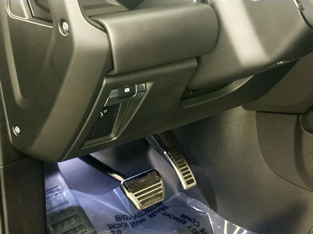 Certified Used 2024 Gray Land Rover V8 image 9